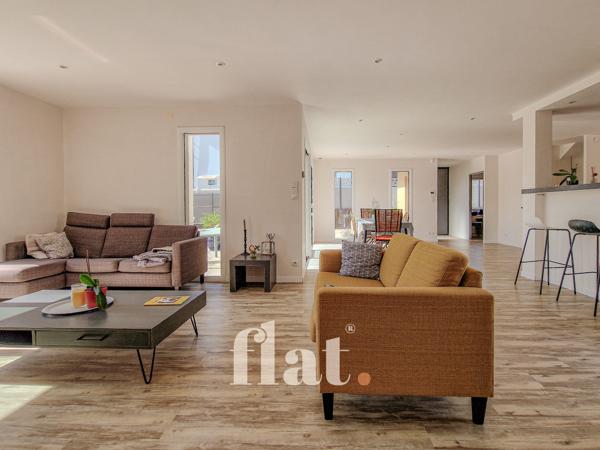 Maison
                                                                                                                                                                                                                                                                                                                        5 pièce(s)                                                                                                                                                                                                          4 chambre(s)                                                                                                                                                                                                          180  m²