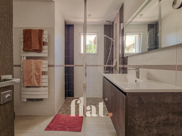 Maison
                                                                                                                                                                                                                                                                                                                        5 pièce(s)                                                                                                                                                                                                          4 chambre(s)                                                                                                                                                                                                          180  m²