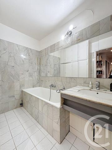 Appartement F5 à vendre  5 pièces - 94,92 m2 VERSAILLES - 78