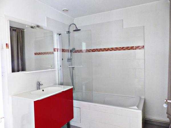 Immeuble mixte à vendre à Neuville-les-Dames (01400) – Investissement locatif avec terrain, proche Bourg-en-Bresse