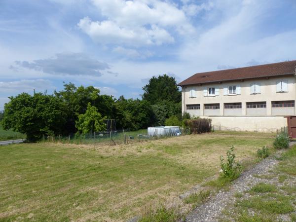 Immeuble mixte à vendre à Neuville-les-Dames (01400) – Investissement locatif avec terrain, proche Bourg-en-Bresse