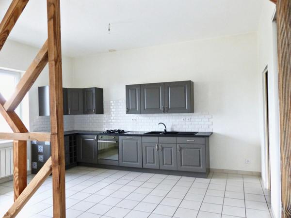 Immeuble mixte à vendre à Neuville-les-Dames (01400) – Investissement locatif avec terrain, proche Bourg-en-Bresse