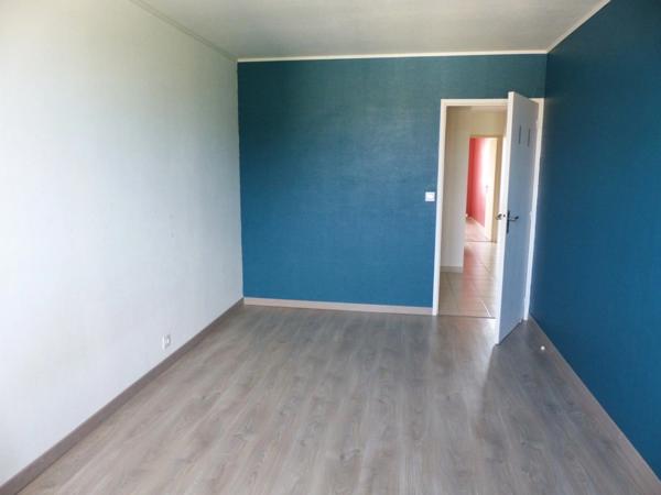 Immeuble mixte à vendre à Neuville-les-Dames (01400) – Investissement locatif avec terrain, proche Bourg-en-Bresse