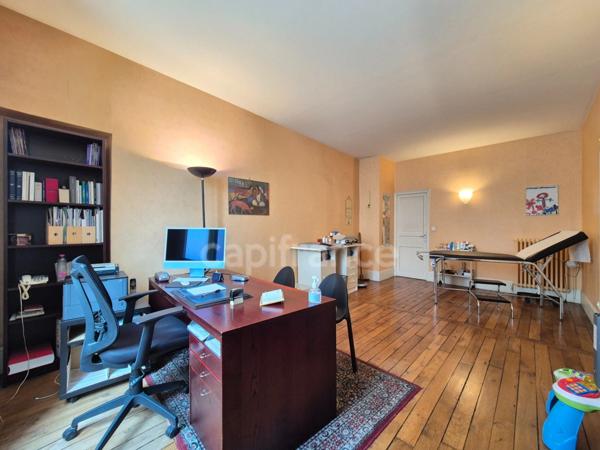 A vendre ETAMPES (91) – Local commercial/ bureaux 4 pièces de 85 m² – Centre-ville – Charme de l’ancien