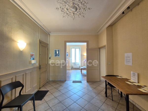 A vendre ETAMPES (91) – Local commercial/ bureaux 4 pièces de 85 m² – Centre-ville – Charme de l’ancien