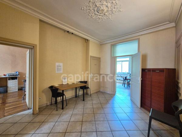 A vendre ETAMPES (91) – Local commercial/ bureaux 4 pièces de 85 m² – Centre-ville – Charme de l’ancien