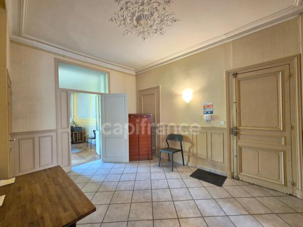 A vendre ETAMPES (91) – Local commercial/ bureaux 4 pièces de 85 m² – Centre-ville – Charme de l’ancien