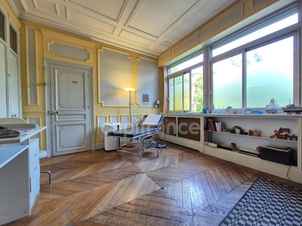 A vendre ETAMPES (91) – Local commercial/ bureaux 4 pièces de 85 m² – Centre-ville – Charme de l’ancien