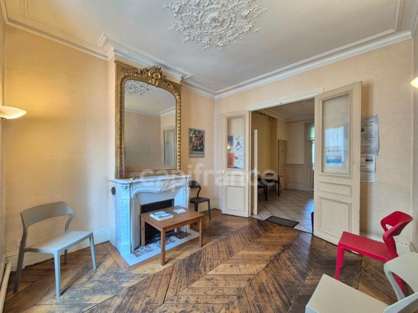 A vendre ETAMPES (91) – Local commercial/ bureaux 4 pièces de 85 m² – Centre-ville – Charme de l’ancien