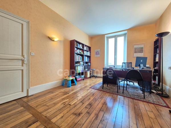 A vendre ETAMPES (91) – Local commercial/ bureaux 4 pièces de 85 m² – Centre-ville – Charme de l’ancien