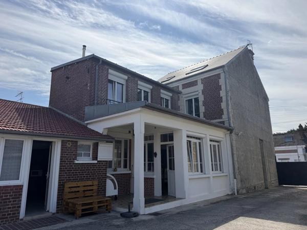 Vente                                                      Maison
                        
                     5 pièces                      204 m2                     à Villers-Cotterêts