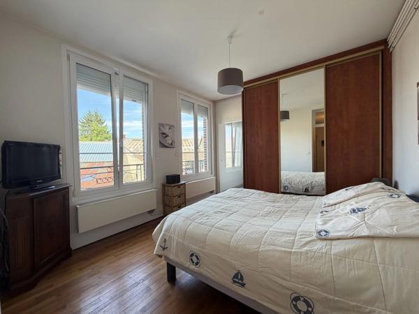 Vente                                                      Maison
                        
                     5 pièces                      204 m2                     à Villers-Cotterêts