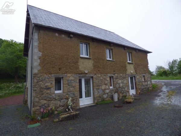 Ensemble immobilier, comprenant :
1°) Une maison à usage d'habitation construite en pierre, br...