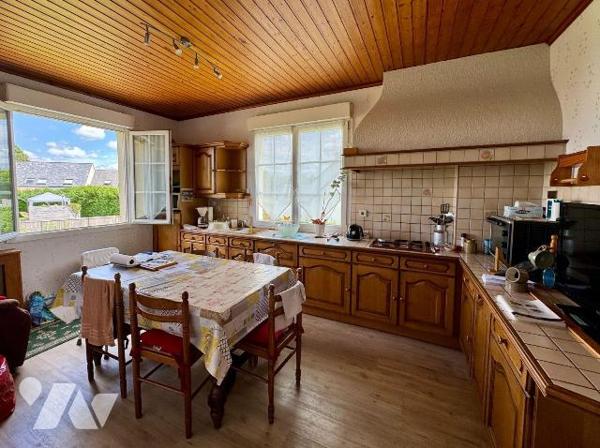 Maison à Vendre à Gouesnou (29850) en Finistère (29)

Cette jolie maison  de 1952, élevée sur...