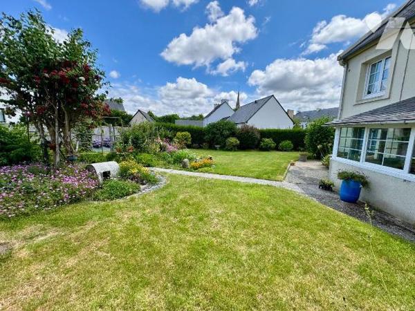 Maison à Vendre à Gouesnou (29850) en Finistère (29)

Cette jolie maison  de 1952, élevée sur...