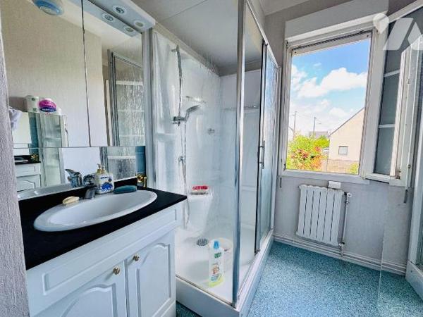 Maison à Vendre à Gouesnou (29850) en Finistère (29)

Cette jolie maison  de 1952, élevée sur...