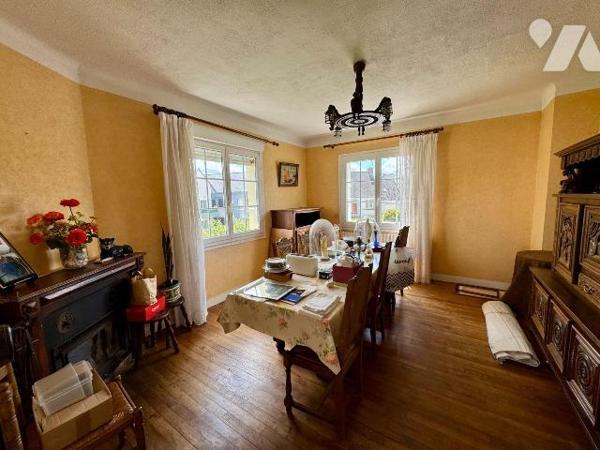 Maison à Vendre à Gouesnou (29850) en Finistère (29)

Cette jolie maison  de 1952, élevée sur...