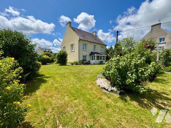 Maison à Vendre à Gouesnou (29850) en Finistère (29)

Cette jolie maison  de 1952, élevée sur...