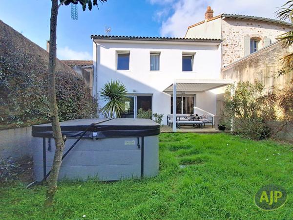 Vente maison La Roche Sur Yon : 457 000 € - AJP Immobilier La Roche-sur-Yon