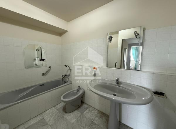 Perpignan centre "Espace méditerranée" : Appartement 5 pièces avec terrasse et garage à vendre