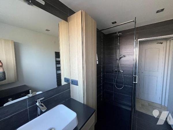 APPARTEMENT 70 M2 - TRAVERSANT - 1 CHAMBRE - 1 BUREAU - GARAGE FERME INDIVIDUEL - CAVE  - A VEN...