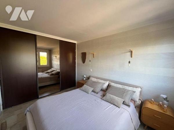 APPARTEMENT 70 M2 - TRAVERSANT - 1 CHAMBRE - 1 BUREAU - GARAGE FERME INDIVIDUEL - CAVE  - A VEN...