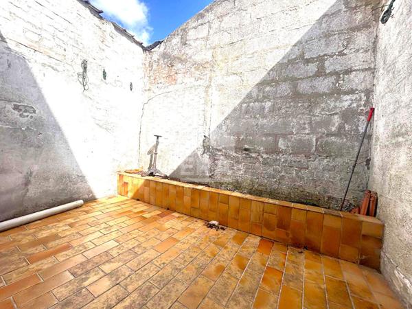 MAISON BOURBOURG CENTRE VILLE 2 CHAMBRES COUR