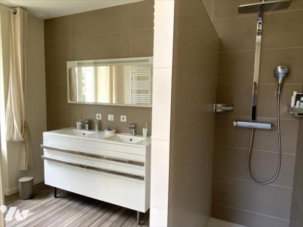 Maison 5 chambres, jardin, garage - entièrement rénovée