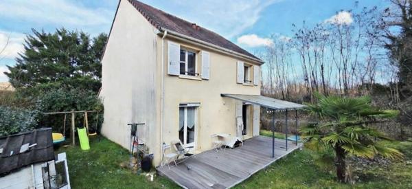 Maison récente famililproche de la gare d'Etampes.