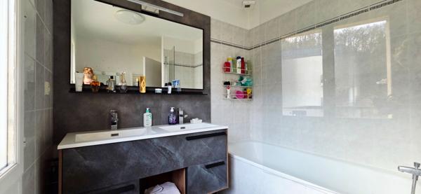 Maison récente famililproche de la gare d'Etampes.