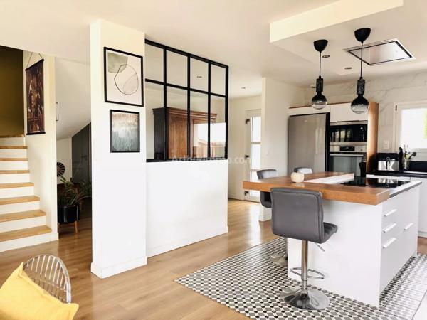 Vente                                                      Maison
                        
                     6 pièces                      158 m2                     à Colmar