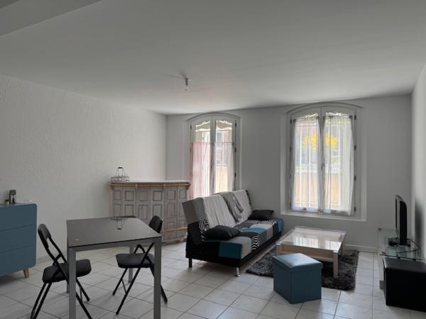 À LOUER – APPARTEMENT T3 TRAVERSANT AVEC GARAGE – CENTRE-VILLE