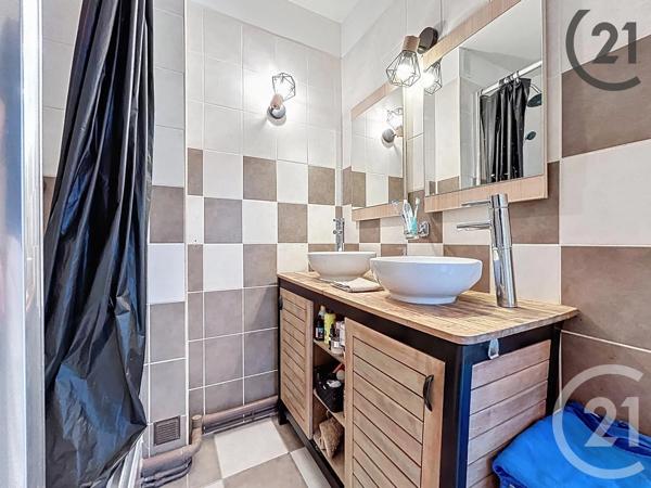 Appartement F4 à vendre  4 pièces - 65,21 m 2   TROYES  - 10