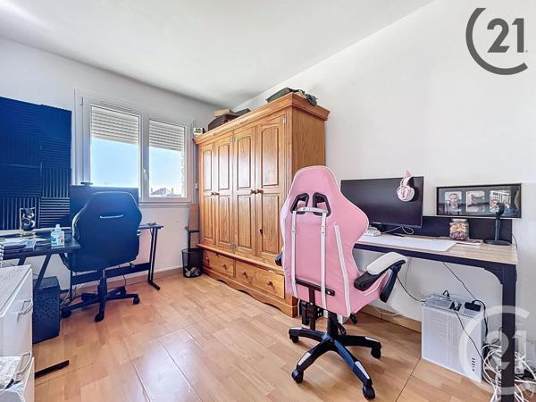 Appartement F4 à vendre  4 pièces - 65,21 m 2   TROYES  - 10