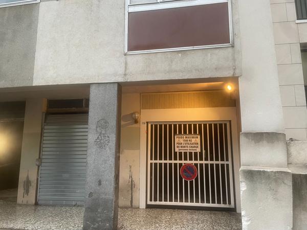 A vendre Marseille 13007 Saint-Victor place parking en sous-sol