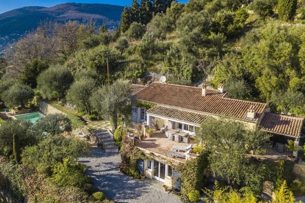 Vente Maison provençale de luxe Châteauneuf-Grasse 6 Pièces 173 m²