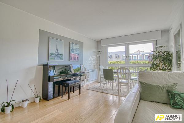 Le Chesnay limite Versailles - Appartement 5 pièces / 4 chambres de 109 m² carrez situé au 2ème étage avec ascenseur, terrasse, cave et parking €699 000 ** - Référence 25526