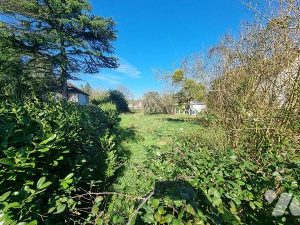 A vendre à Villefranche-sur-Cher (41), cette maison offre un beau potentiel et s'adresse aux ac...