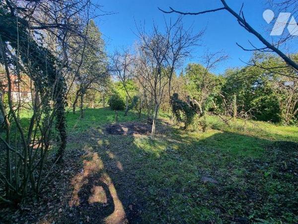 A vendre à Villefranche-sur-Cher (41), cette maison offre un beau potentiel et s'adresse aux ac...