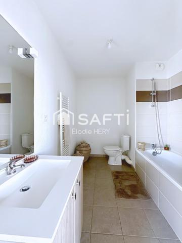 Cenon – T2 lumineux dernier étage avec grande terrasse et parking