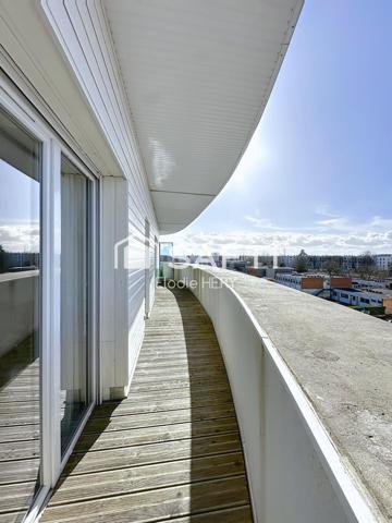 Cenon – T2 lumineux dernier étage avec grande terrasse et parking