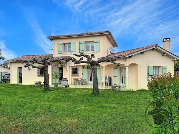 Vente                                                      Maison
                        
                     6 pièces                      141 m2                     à Coutras
