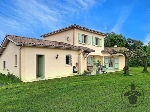 Vente                                                      Maison
                        
                     6 pièces                      141 m2                     à Coutras