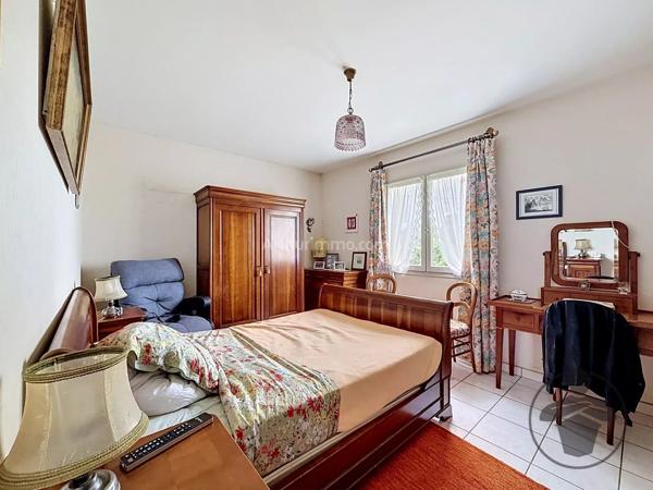 Vente                                                      Maison
                        
                     6 pièces                      141 m2                     à Coutras