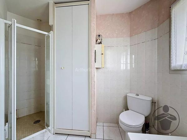 Vente                                                      Maison
                        
                     6 pièces                      141 m2                     à Coutras