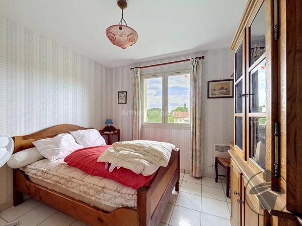 Vente                                                      Maison
                        
                     6 pièces                      141 m2                     à Coutras