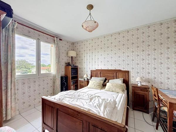 Vente                                                      Maison
                        
                     6 pièces                      141 m2                     à Coutras