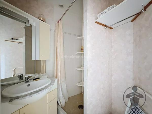 Vente                                                      Maison
                        
                     6 pièces                      141 m2                     à Coutras