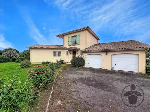 Vente                                                      Maison
                        
                     6 pièces                      141 m2                     à Coutras