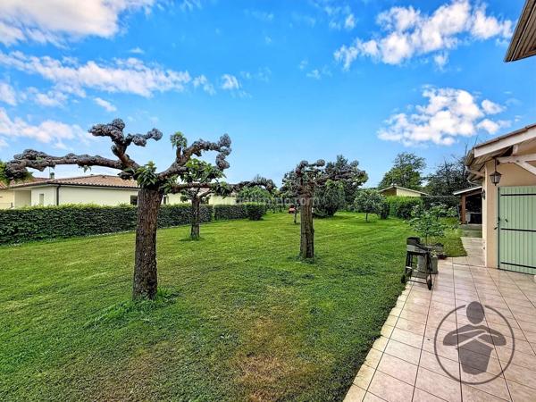 Vente                                                      Maison
                        
                     6 pièces                      141 m2                     à Coutras